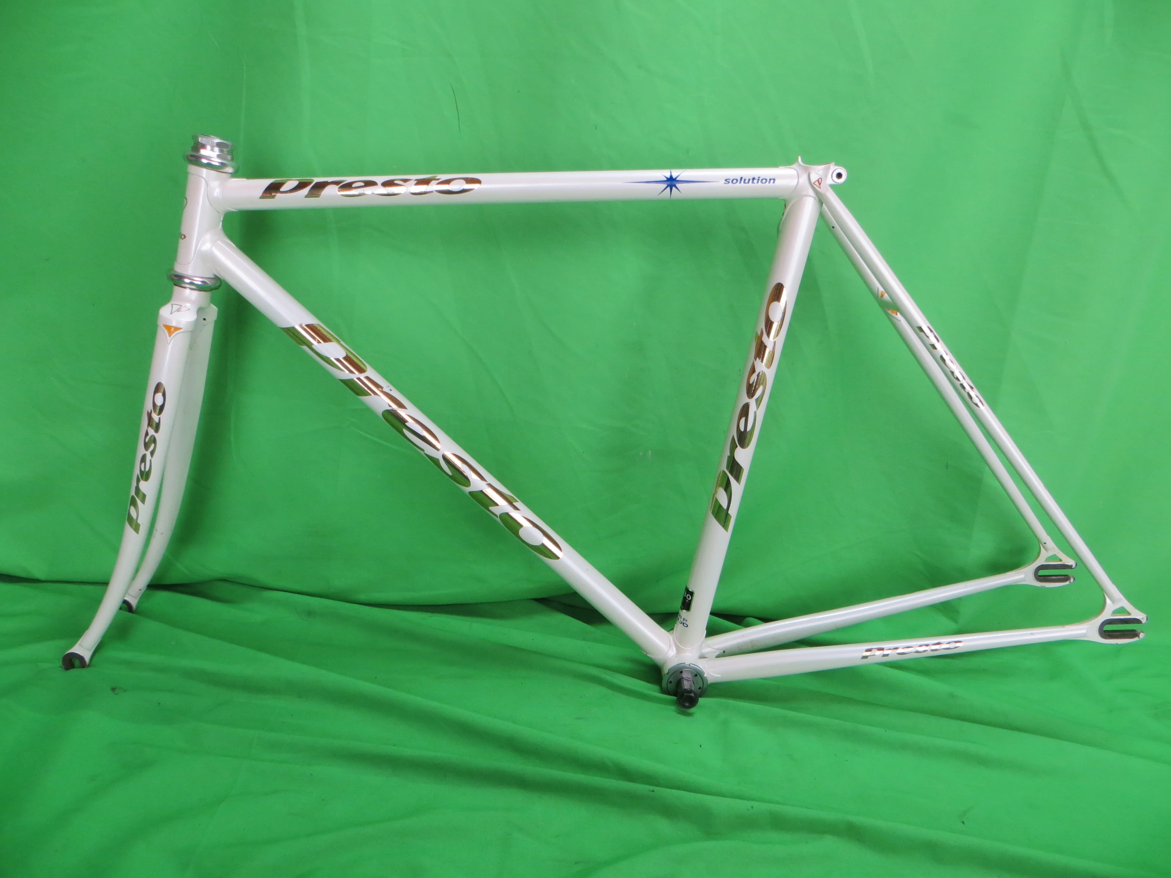 Presto Kaisei 8630R // White // 48.5cm