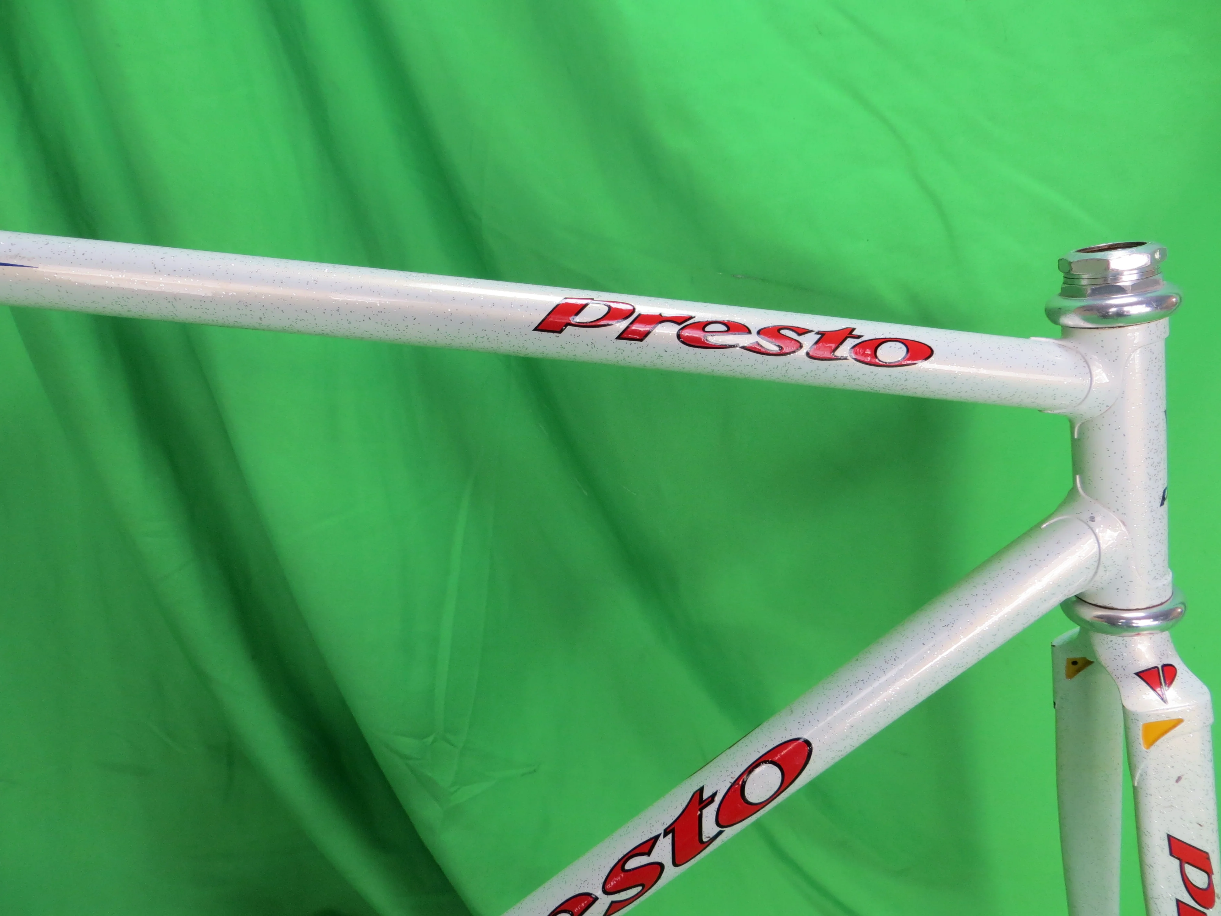 Presto // White with Silver Flake // 51cm - Image 11