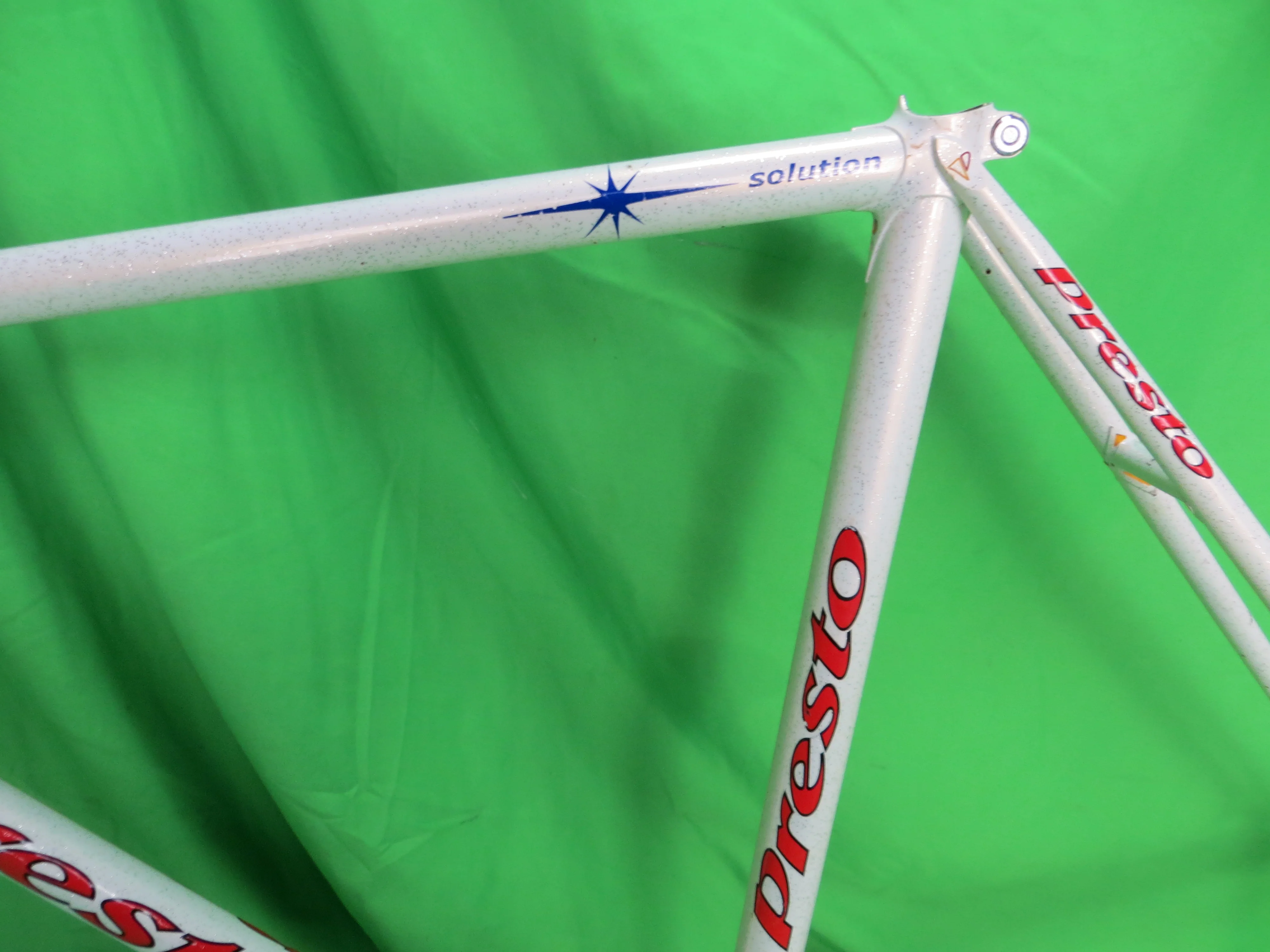 Presto // White with Silver Flake // 51cm - Image 5