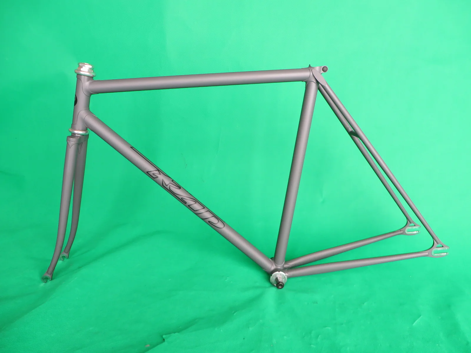 Rap // Matte Gray  // 52.5cm