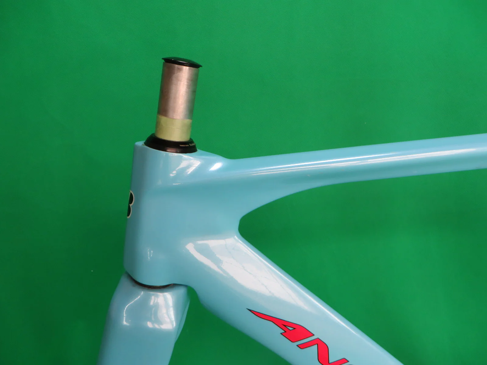 Rare! Anchor TR8 Carbon // White / Light Blue Fade // 50cm NJS Approved - Image 4