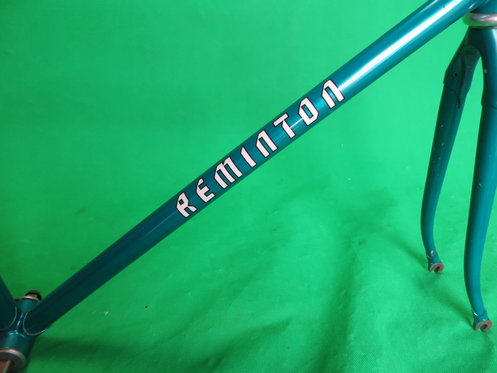 REMINTON // Greyish Emerald 1997 // 51.5cm - Image 13