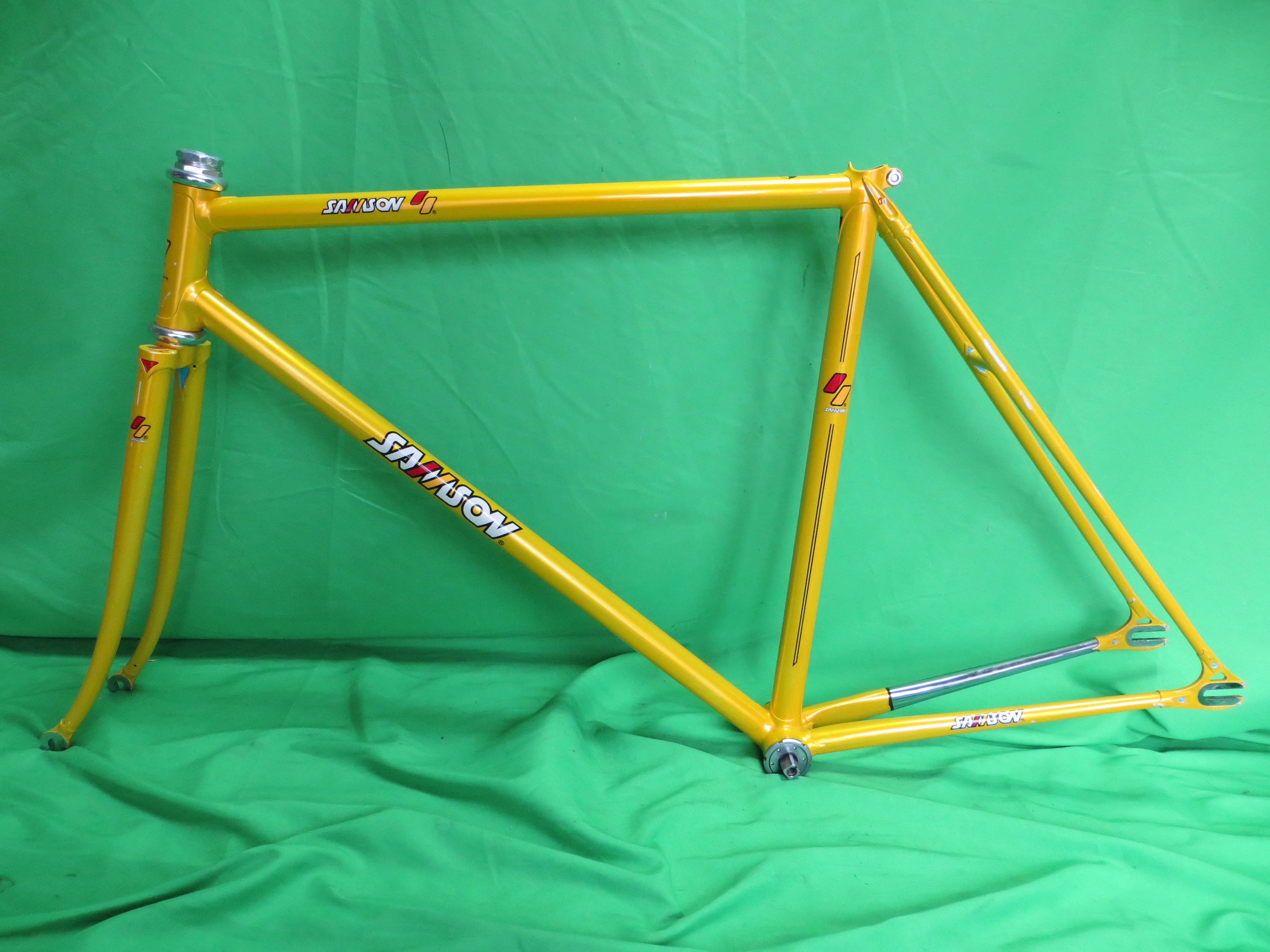 Samson // Yellow Metallic // 51cm
