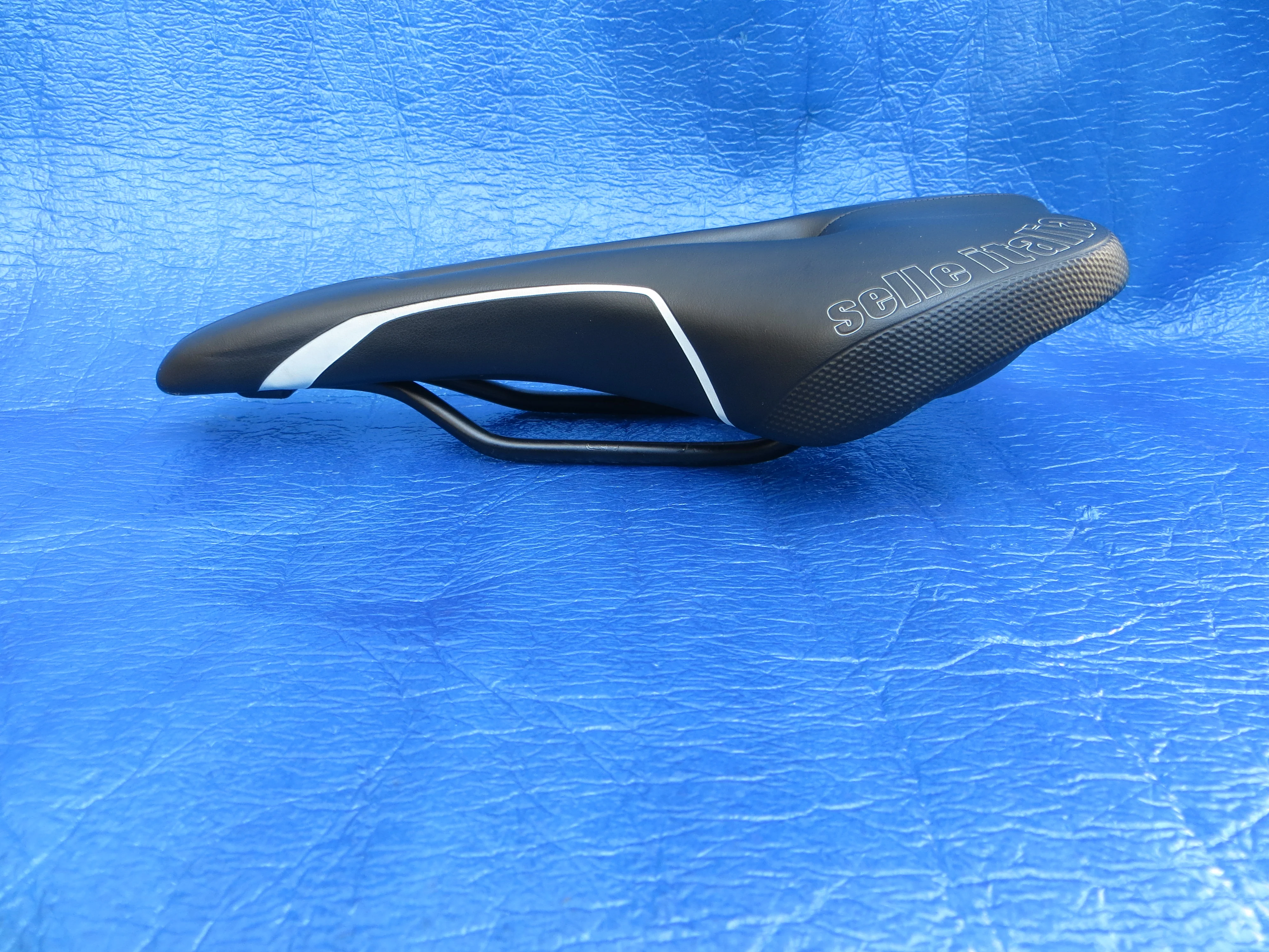 Selle ITALIA Nekkar 44mm Rail PADDED Saddle Non NJS (25032201) - Image 3