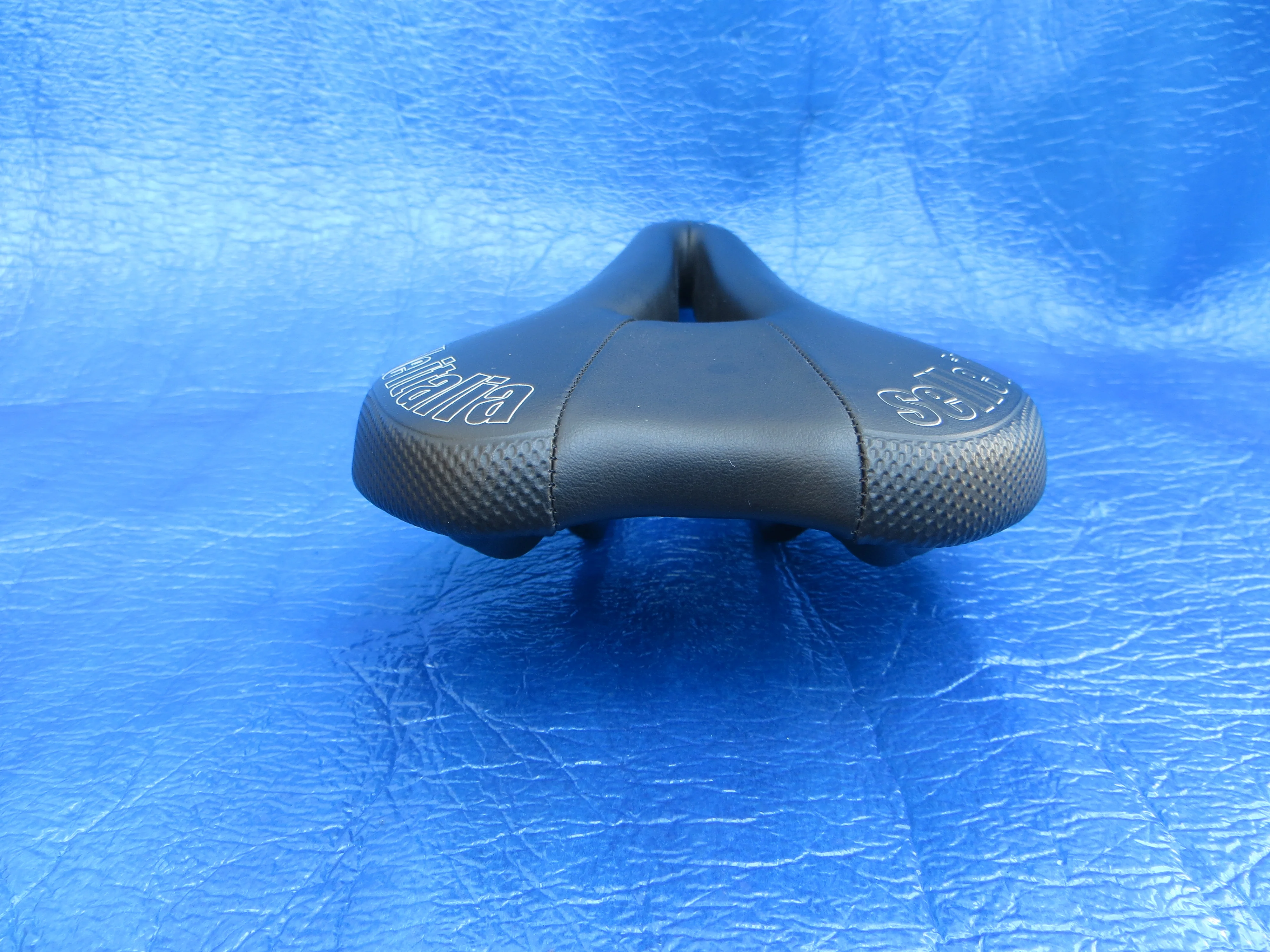 Selle ITALIA Nekkar 44mm Rail PADDED Saddle Non NJS (25032201) - Image 4