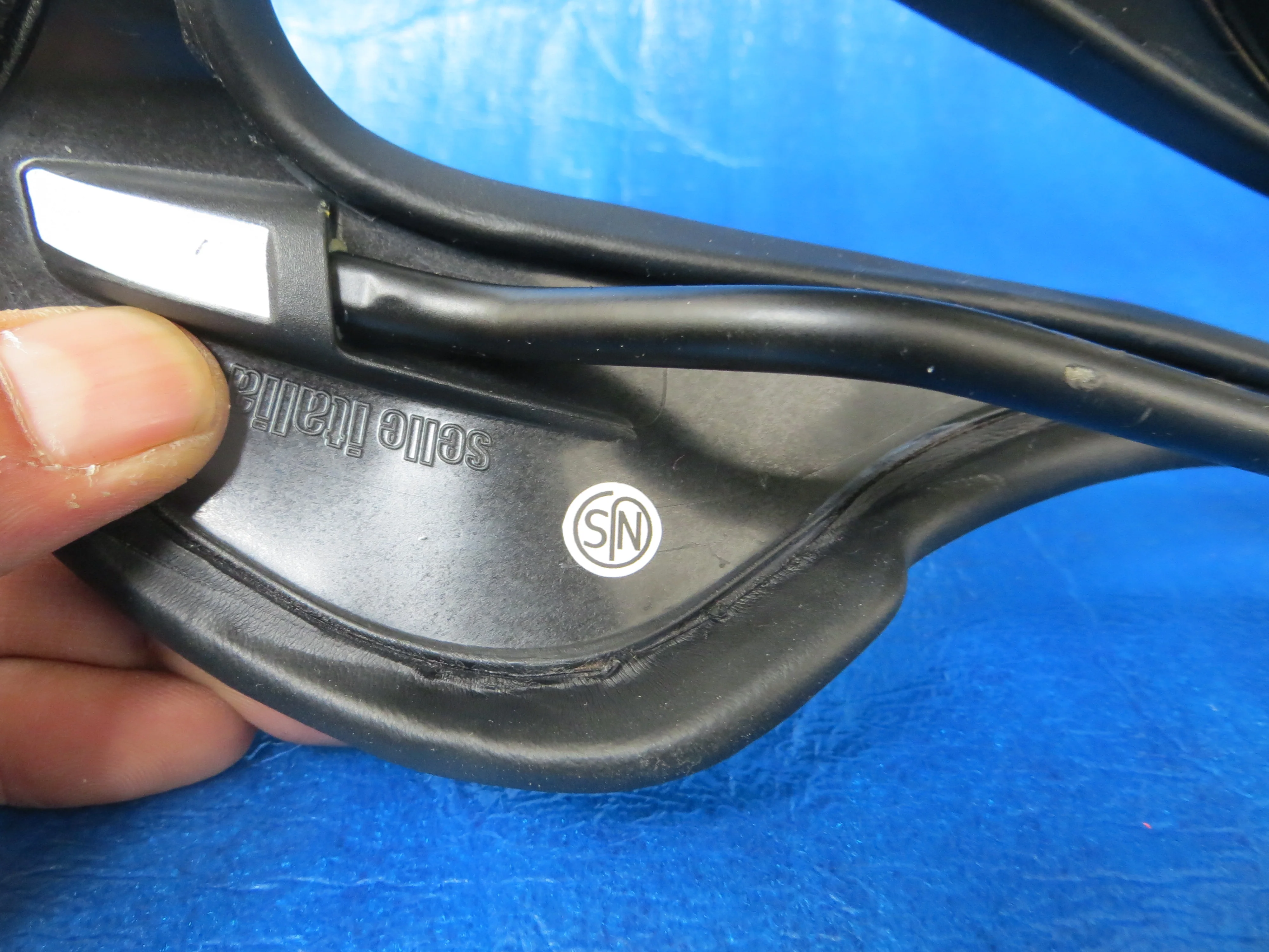 Selle ITALIA SLR Superflow 44mm Rail PADDED Saddle NJS Approved Manganese Rail (24110208) - Image 6