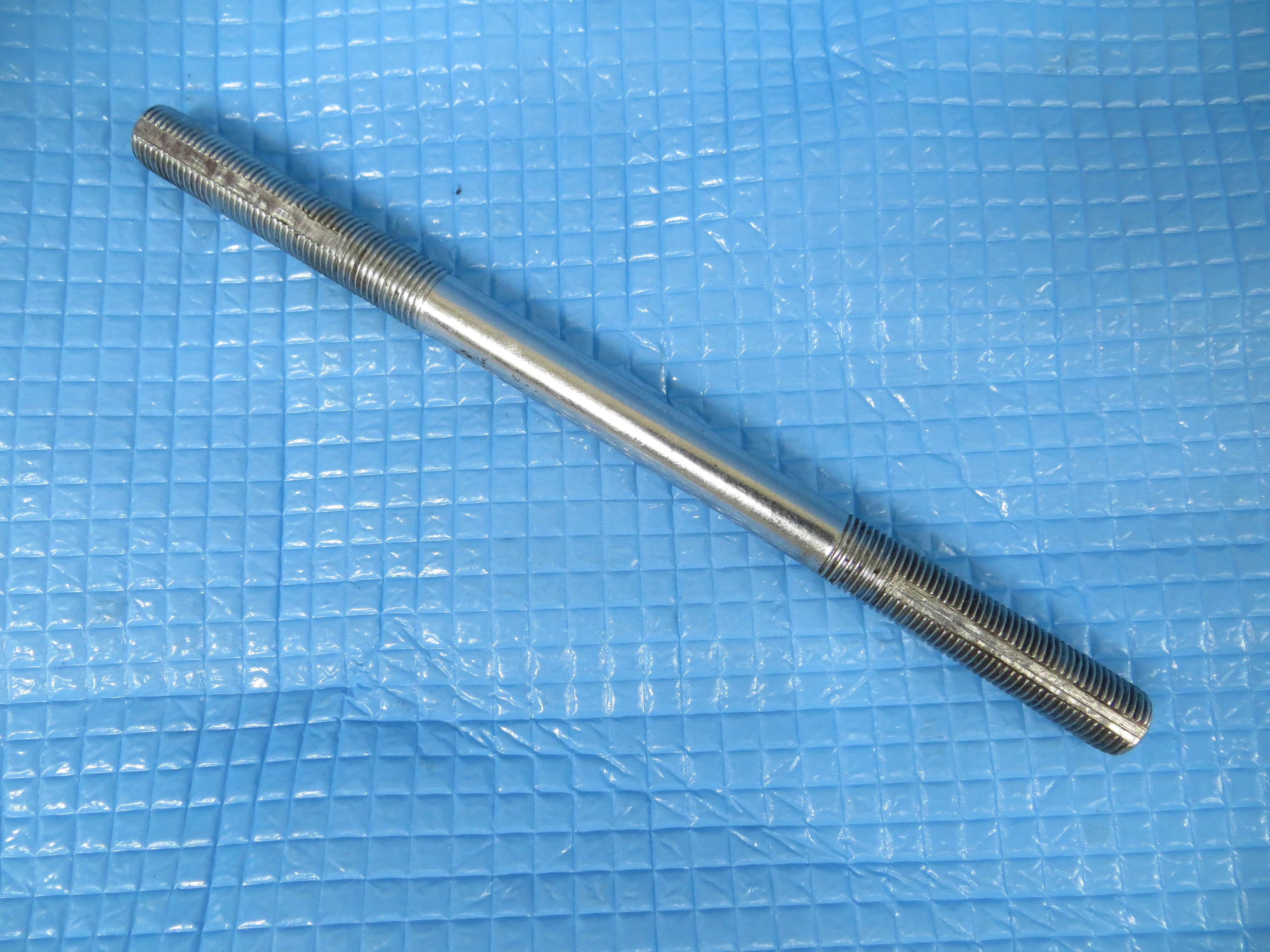 Shimano Dura Ace HB-7600 Rear Hub Axle 10mm (23032501) - Image 2