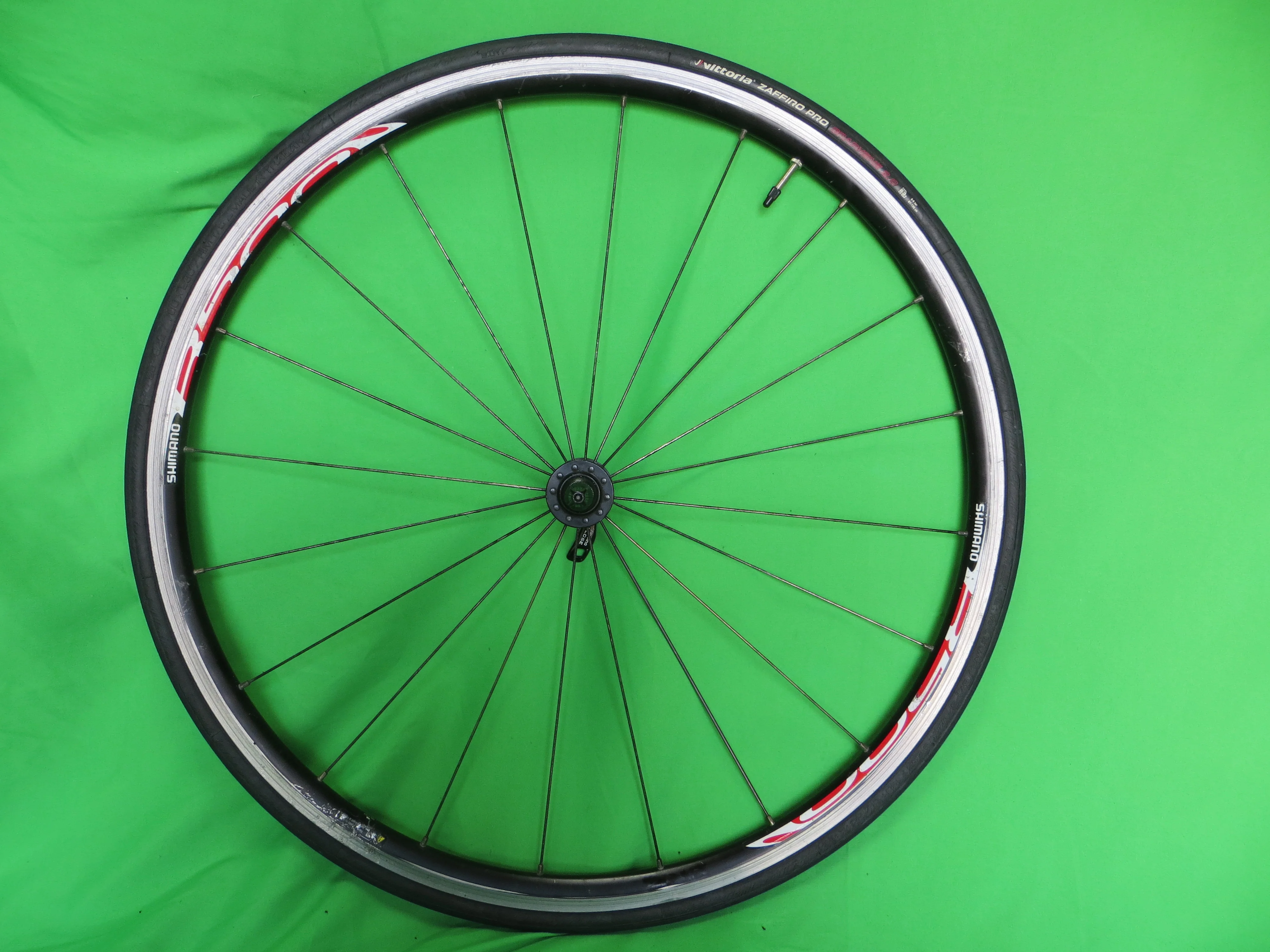 Shimano R500 Front Clincher Wheel 700c, Vittoria Tire (24090702)