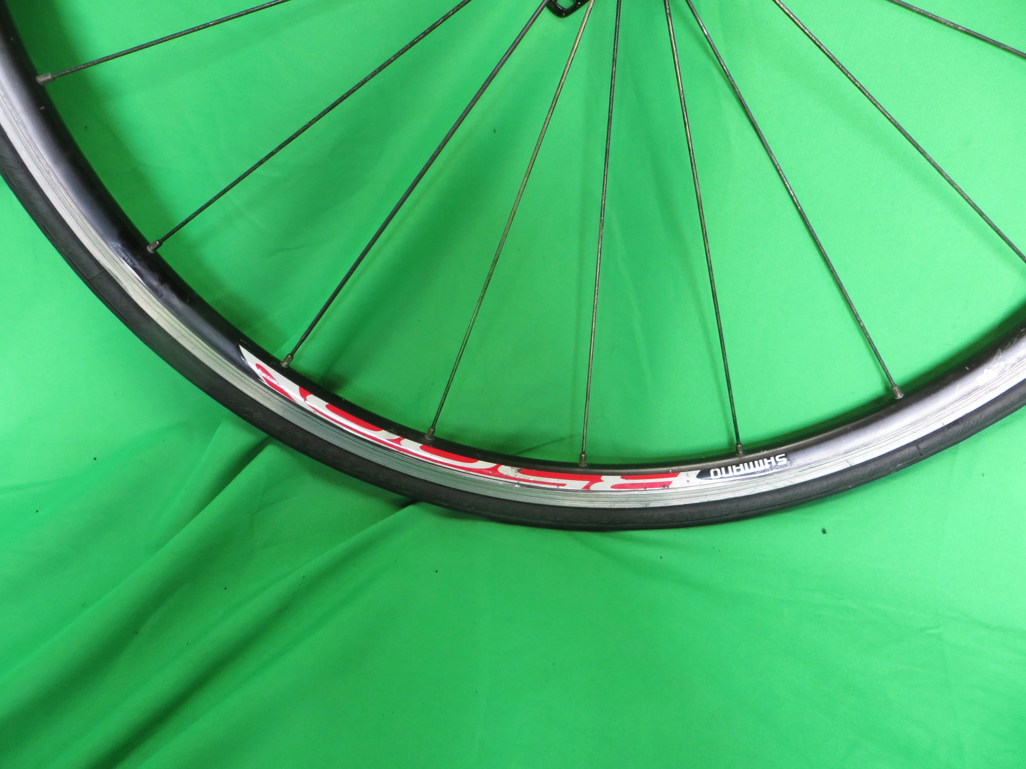 Shimano R500 Front Clincher Wheel 700c, Vittoria Tire (24090702) - Image 3