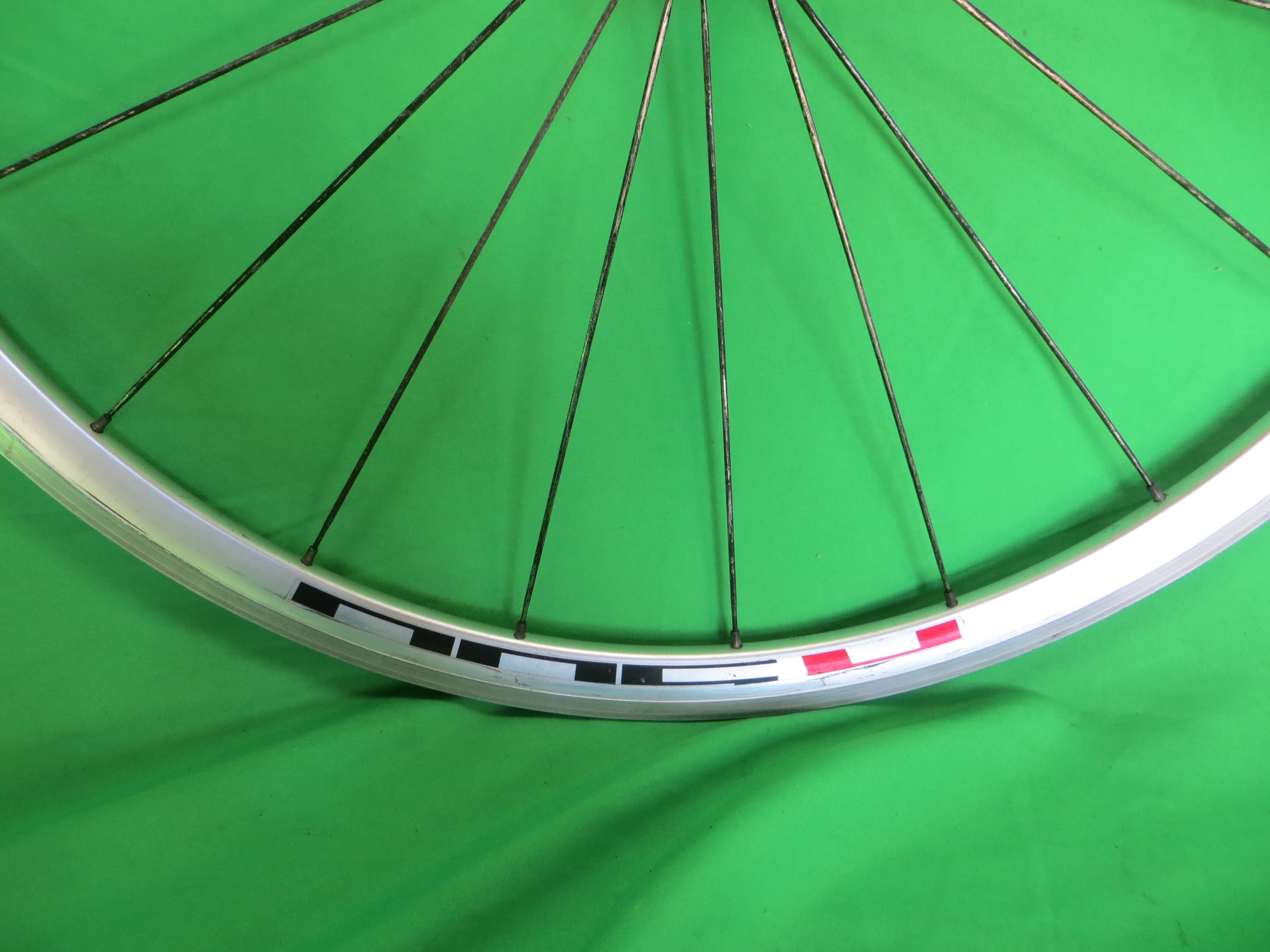 Shimano WH-R500 Clincher Front Wheel 100mm/9mm 700c (25011102) - Image 3