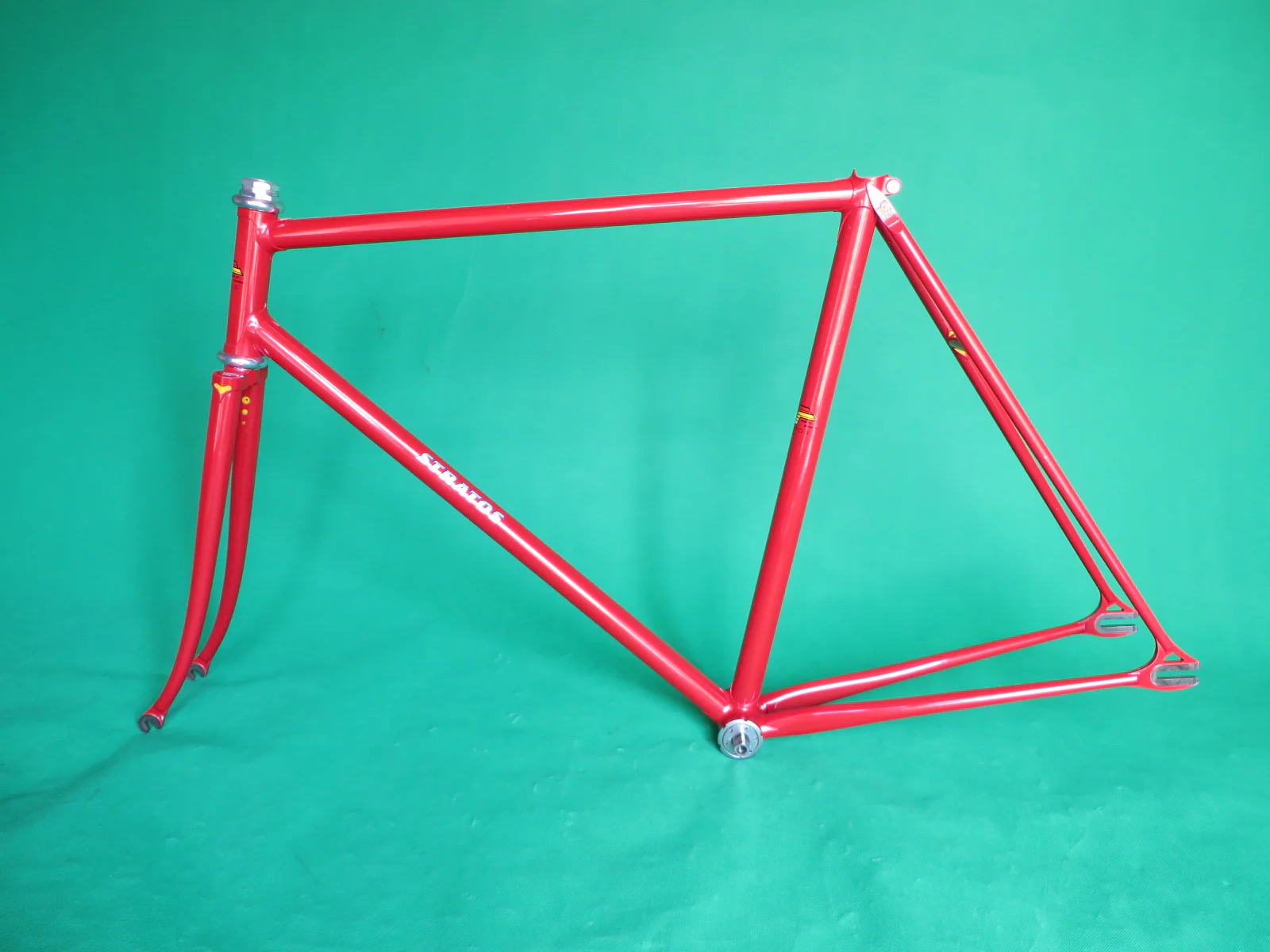 Stratos  // Red  // 53.5cm