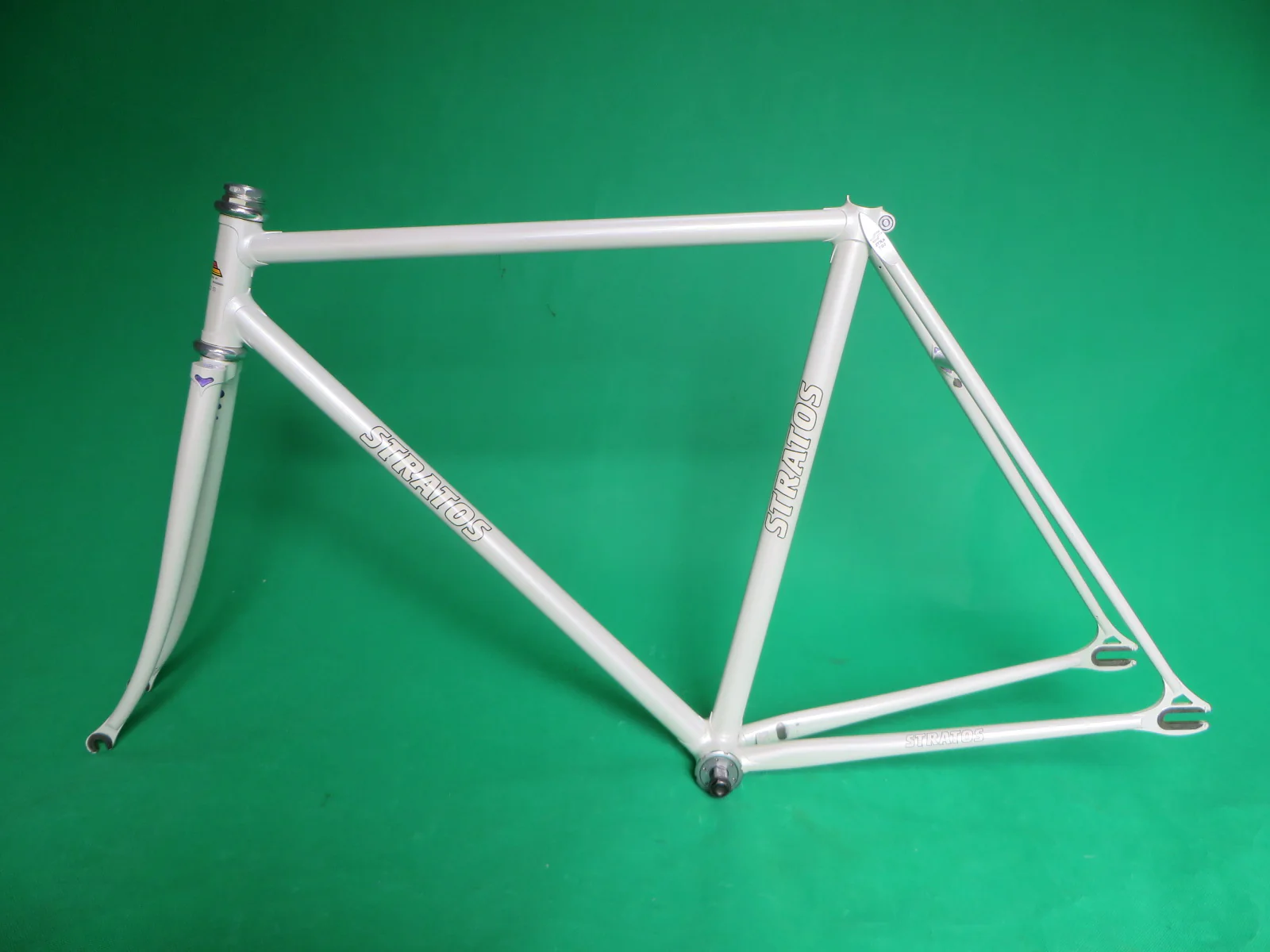 Stratos // White // 50.5cm