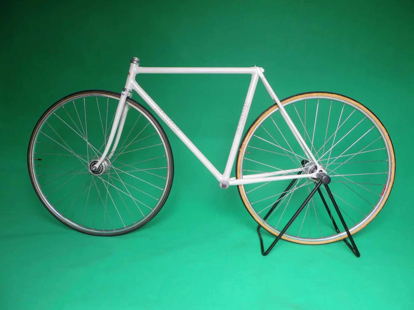 Stratos // White // 50.5cm - Image 16