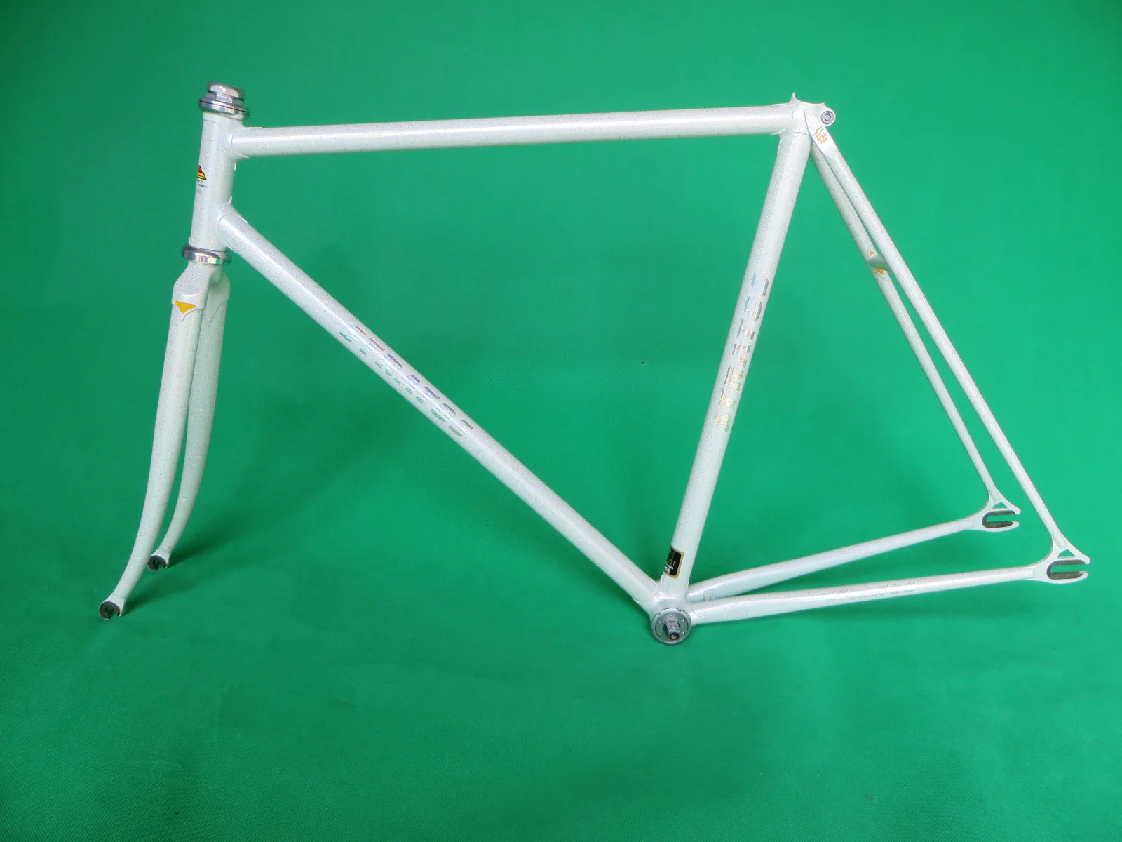 Stratos White S-Class No.2 (53.5cm)
