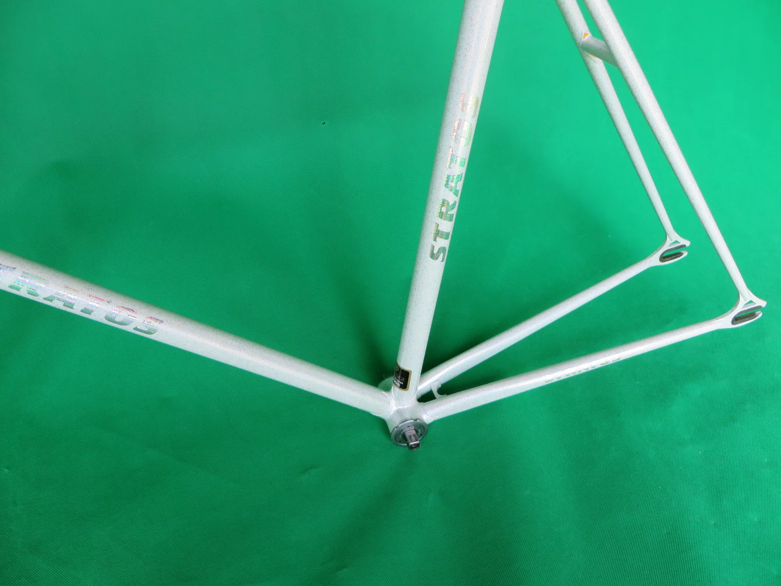 Stratos White S-Class No.2 (53.5cm) - Image 4