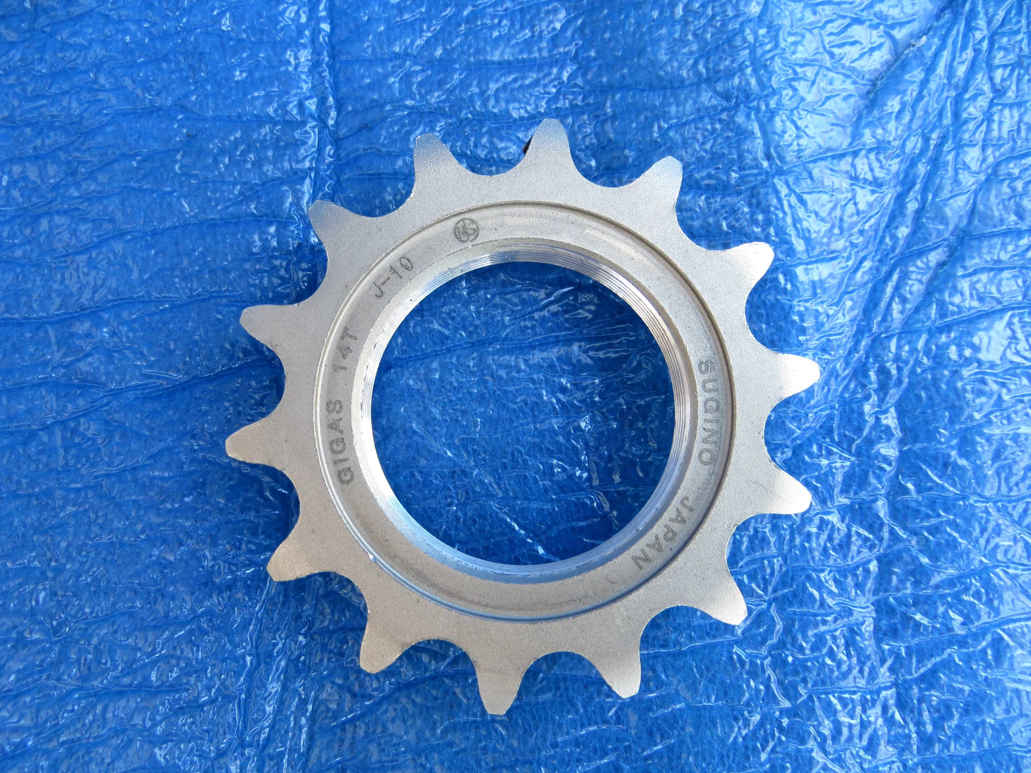 Sugino Gigas 14t 1/8” Track Cog NJS (26040801)