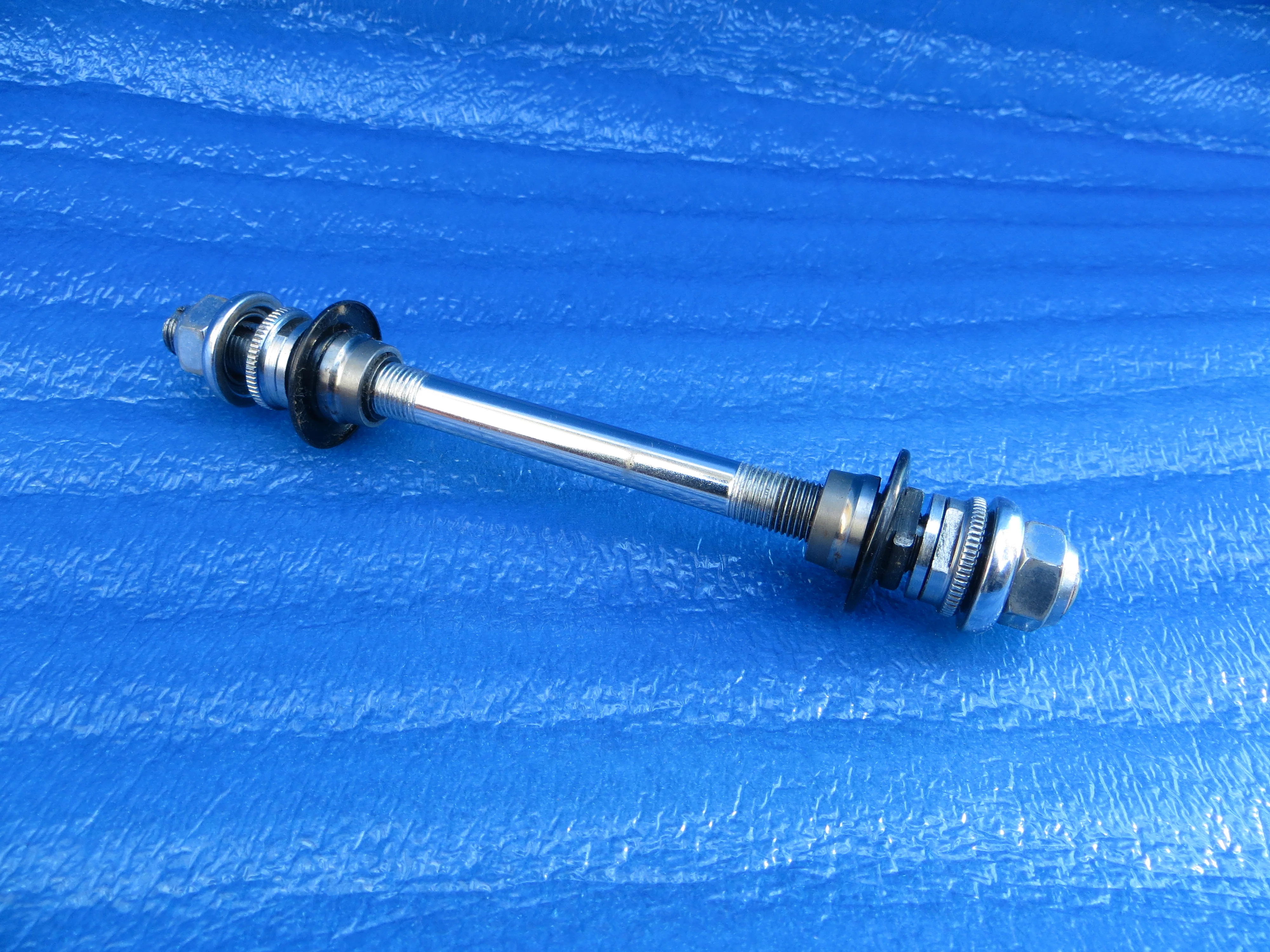 Suntour Superbe Pro Rear Hub Axle 10mm / 120mm (26011004)