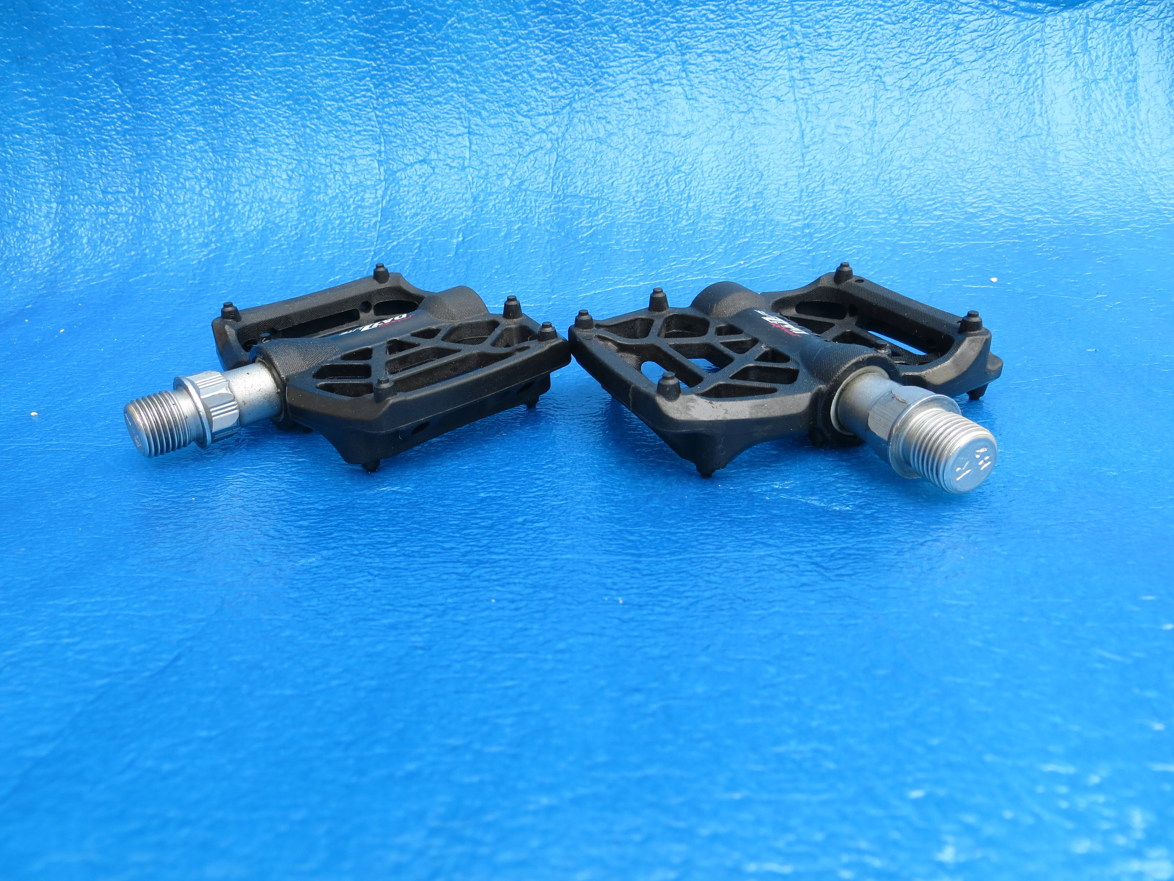 Tioga Dazz Light Pedal Set (23102503) - Image 2
