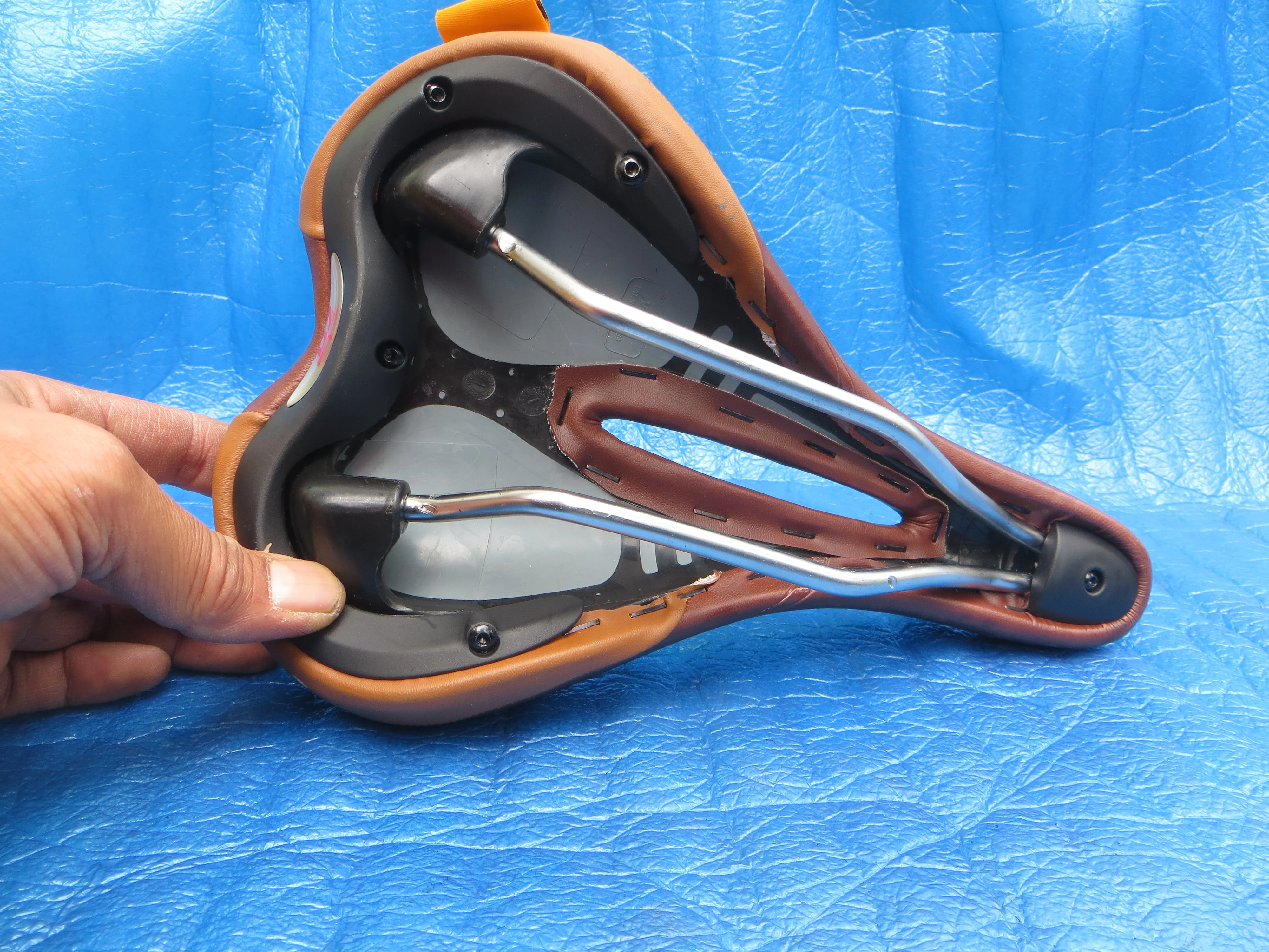 Velo Padded 44mm Saddle  (25122007) - Image 5