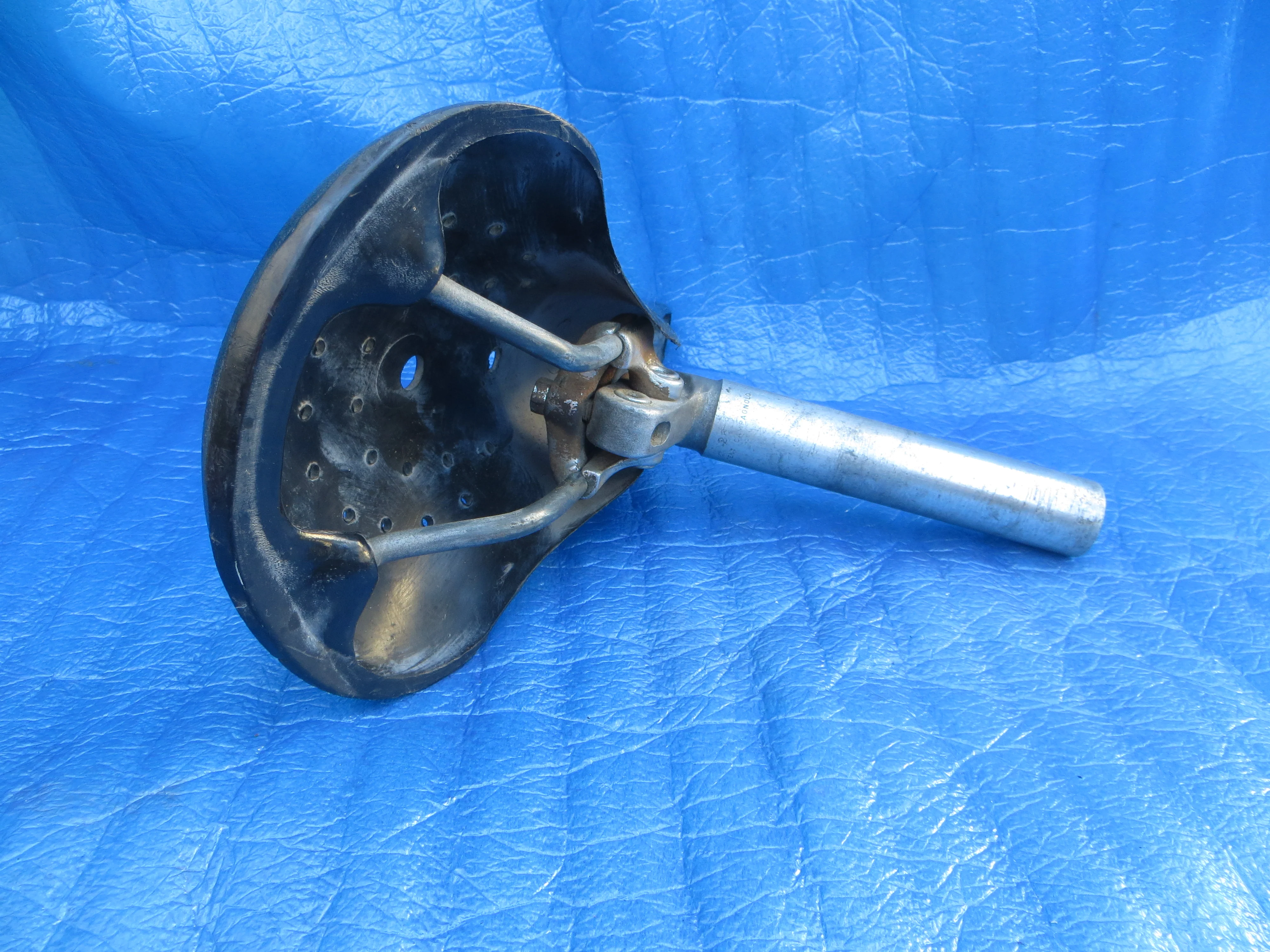 Vintage Cinelli Unicanitor Unpadded 44mm Saddle + Campagnolo 26.8mm / 170mm Long Seatpost (25120406) - Image 2
