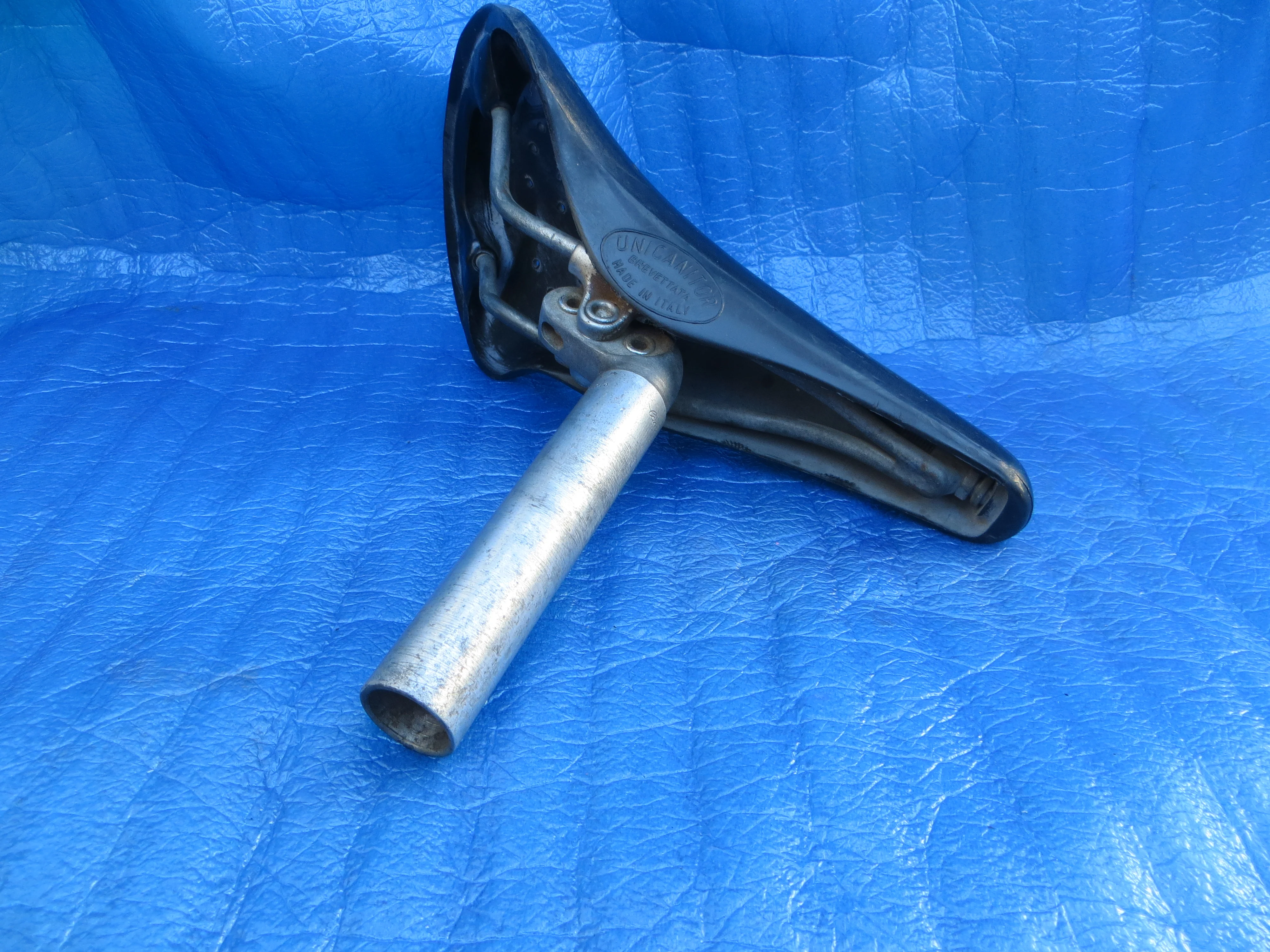 Vintage Cinelli Unicanitor Unpadded 44mm Saddle + Campagnolo 26.8mm / 170mm Long Seatpost (25120406) - Image 3