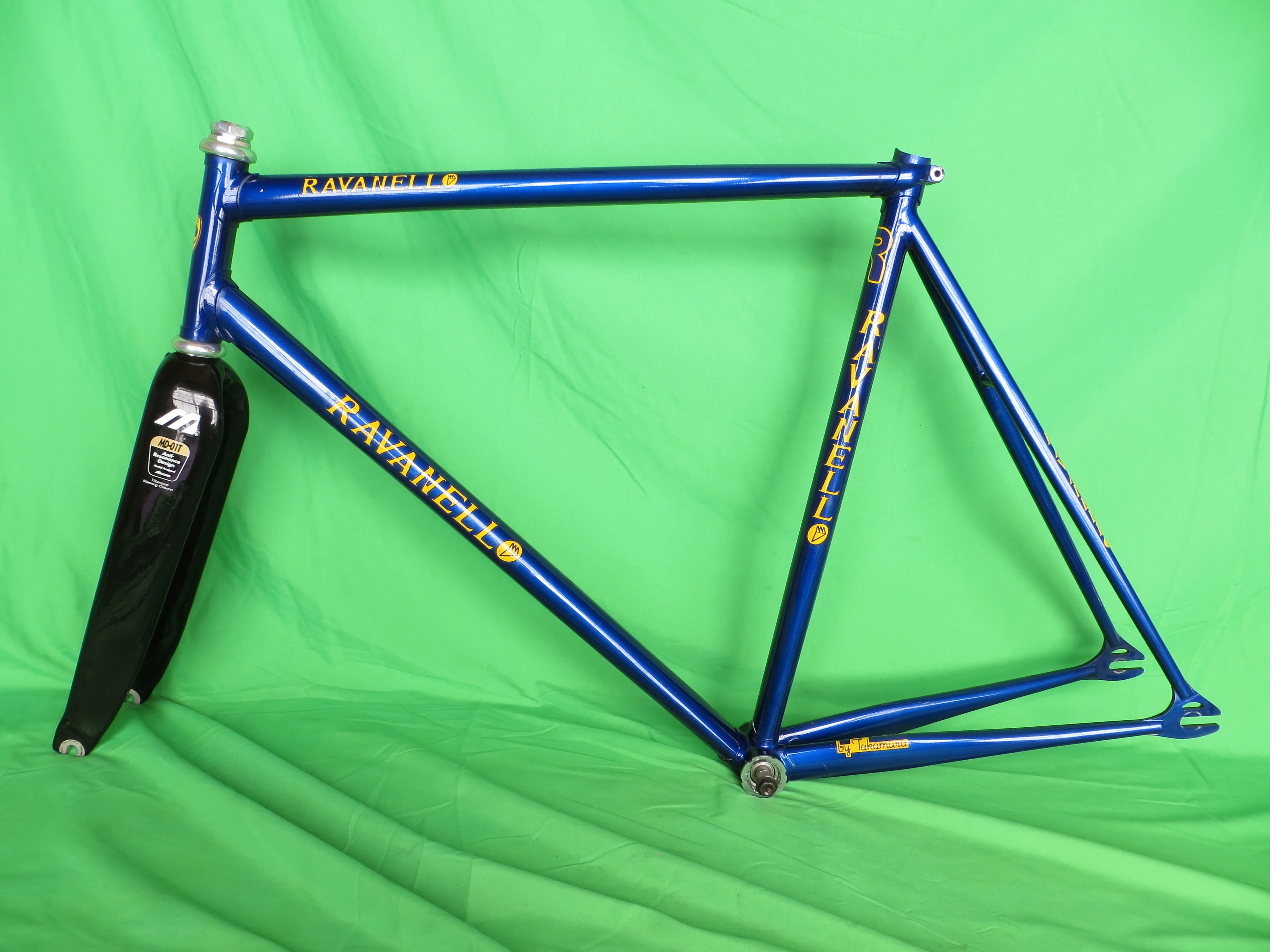 Vintage Ravanello TT // Blue Metallic 57.5cm / Shimano trackends / Mizuno Carbon Fork