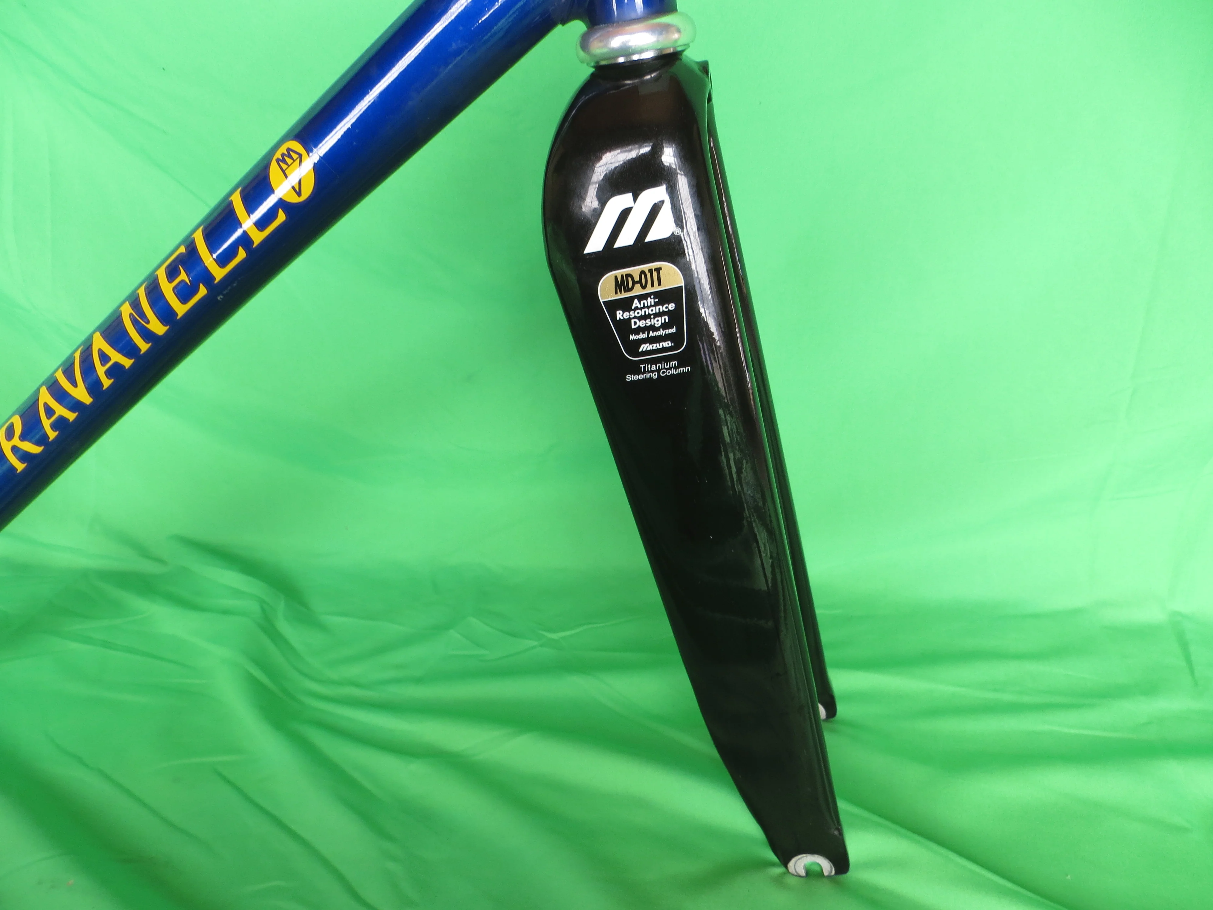 Vintage Ravanello TT // Blue Metallic 57.5cm / Shimano trackends / Mizuno Carbon Fork - Image 11