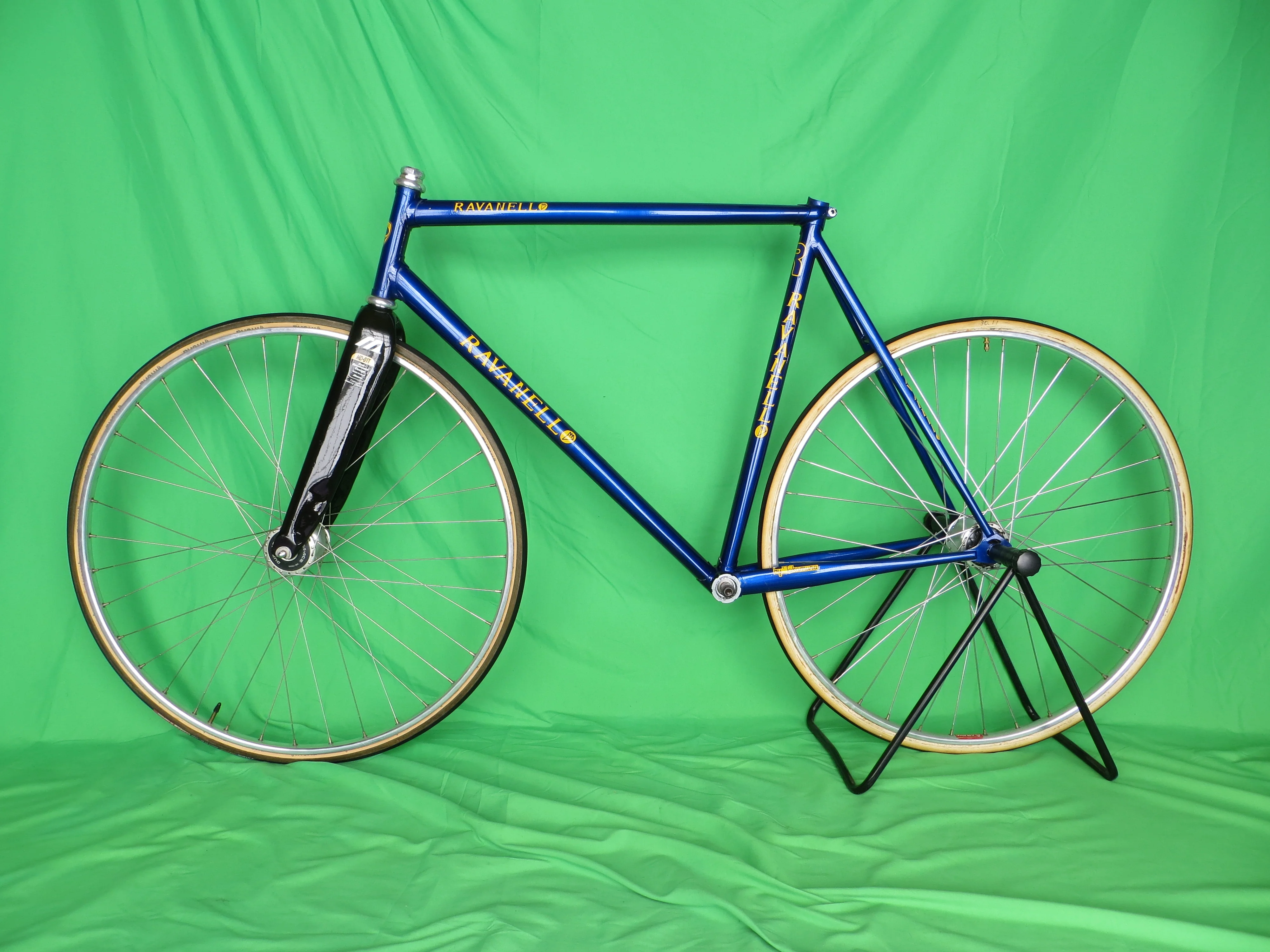 Vintage Ravanello TT // Blue Metallic 57.5cm / Shimano trackends / Mizuno Carbon Fork - Image 17