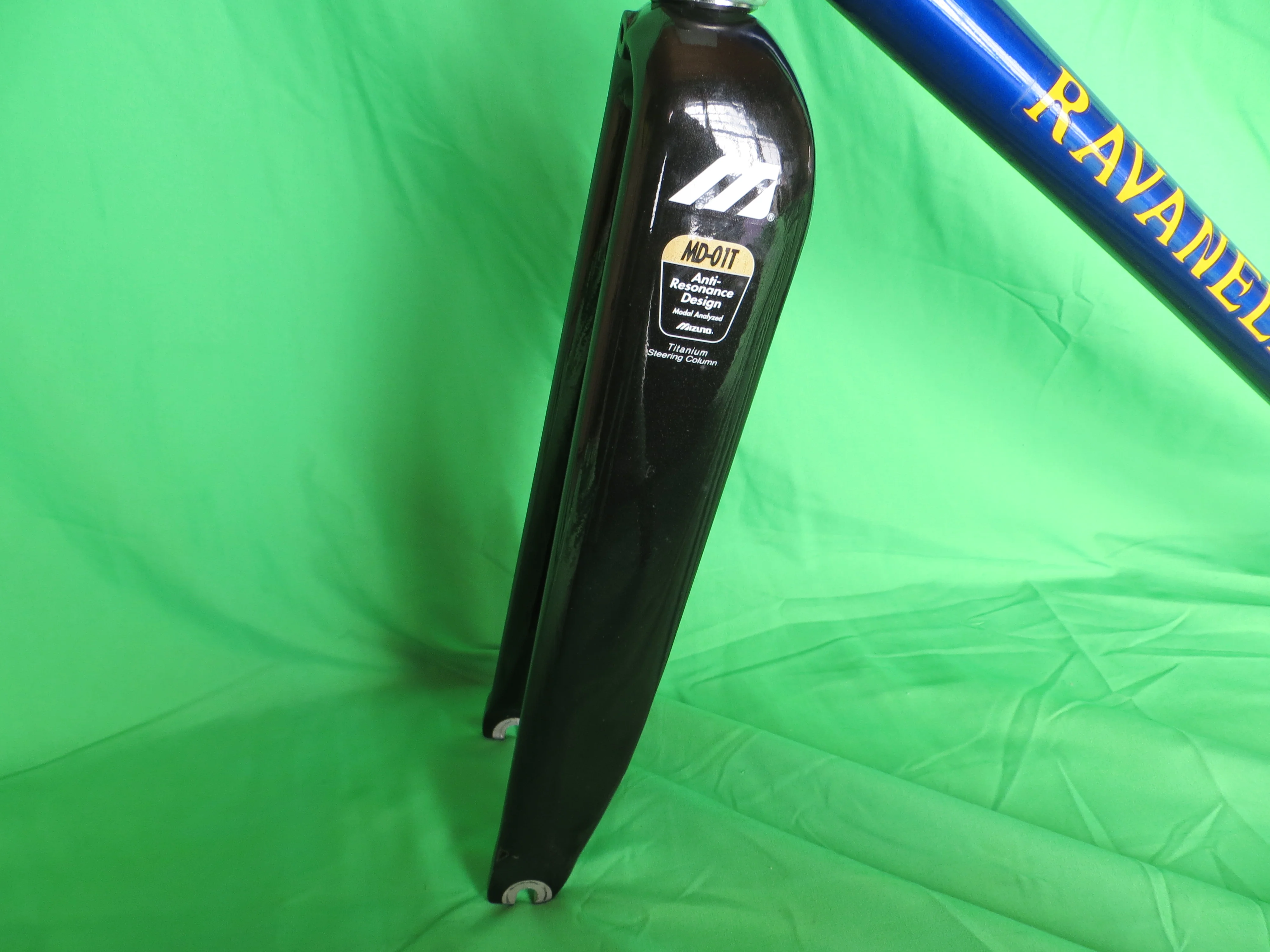 Vintage Ravanello TT // Blue Metallic 57.5cm / Shimano trackends / Mizuno Carbon Fork - Image 3