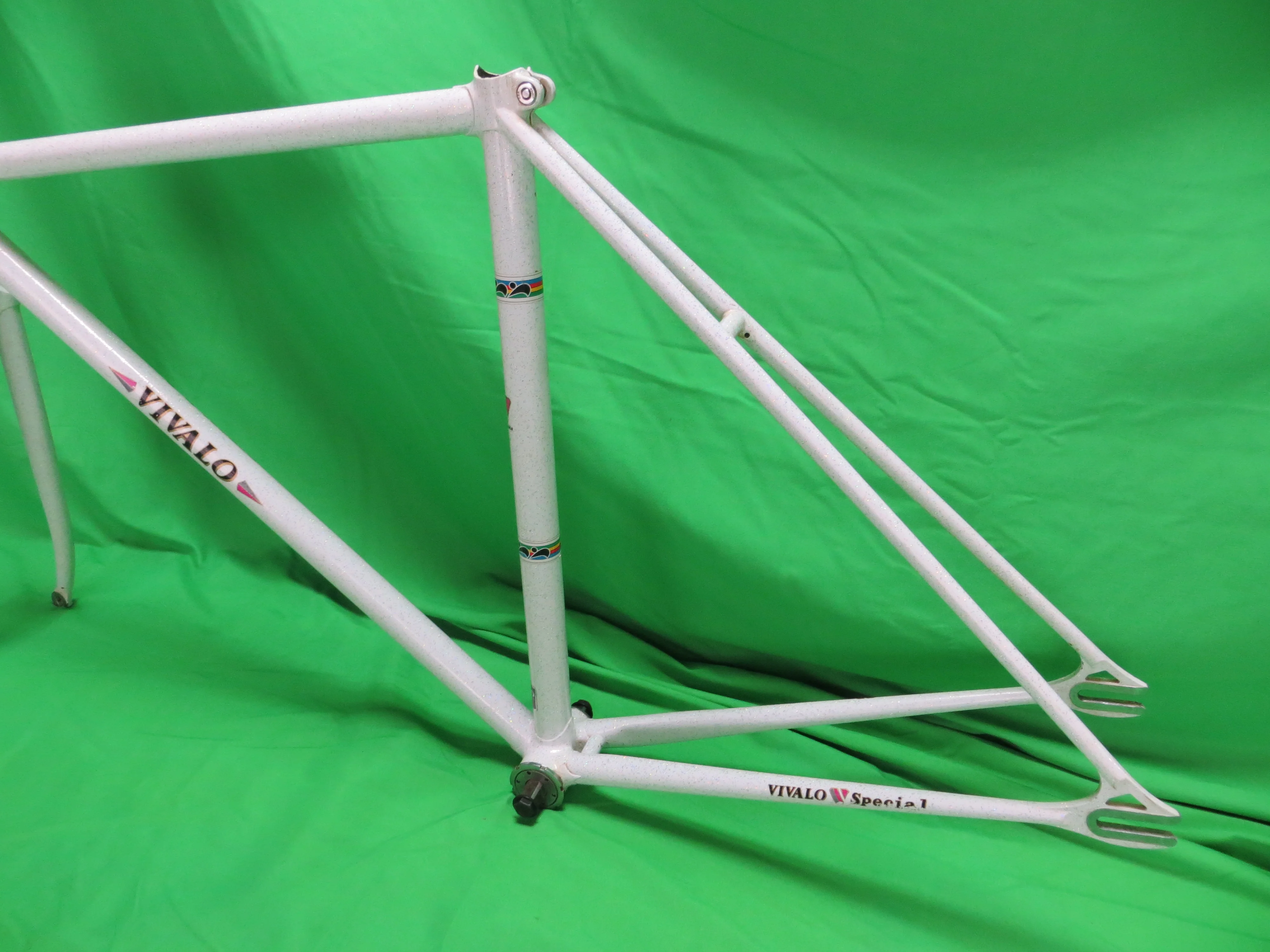 VIVALO Kaisei 8630R // White with rainbow flake // 49cm - Image 8