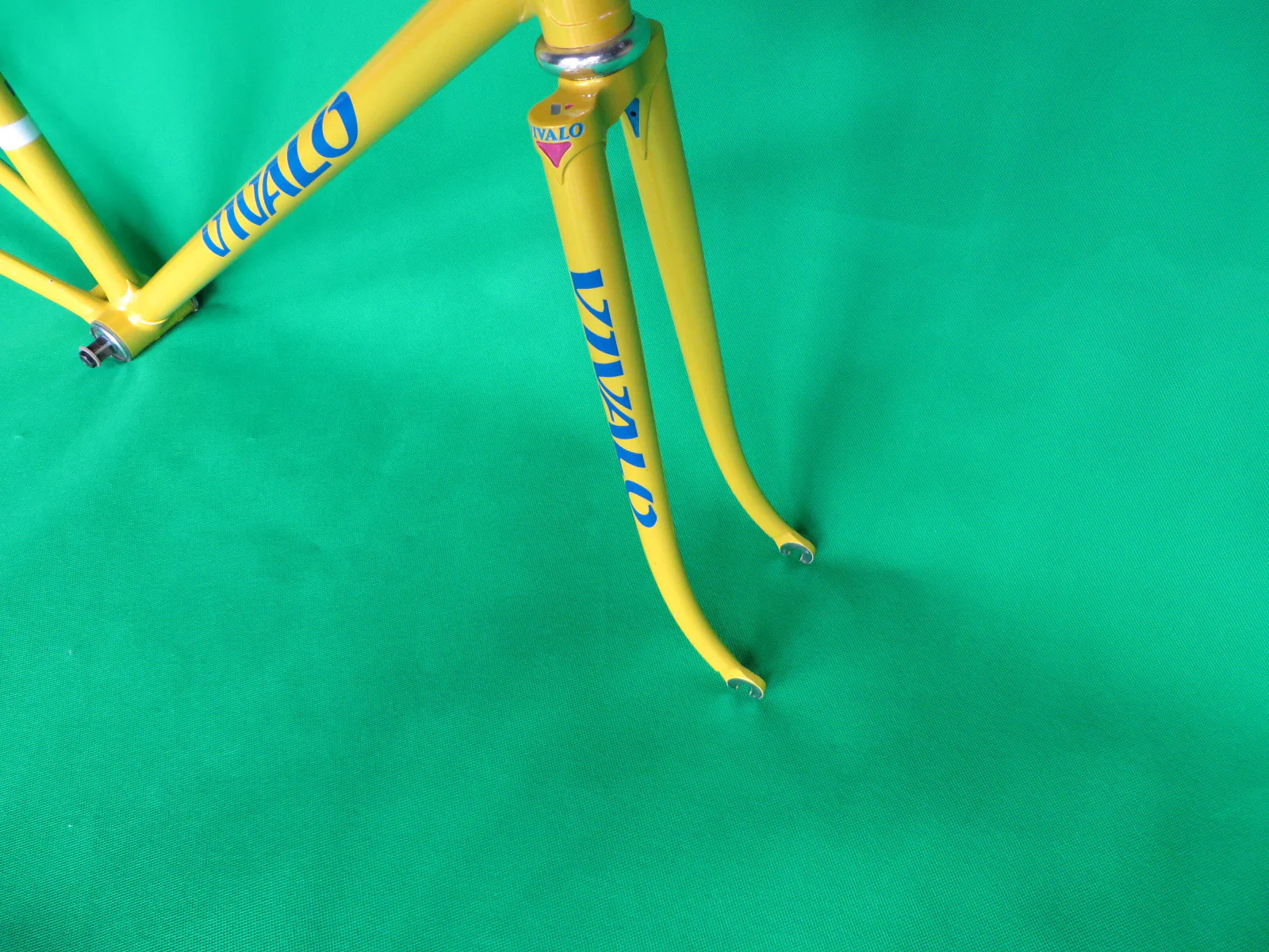 Vivalo // Yellow // 52cm x 56cm - Image 9