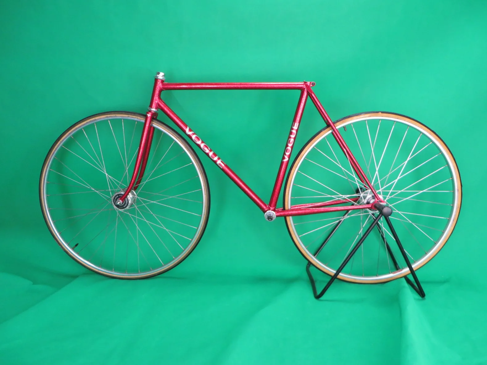 VOGUE // Red with Silver Flake // 50.5cm - Image 17