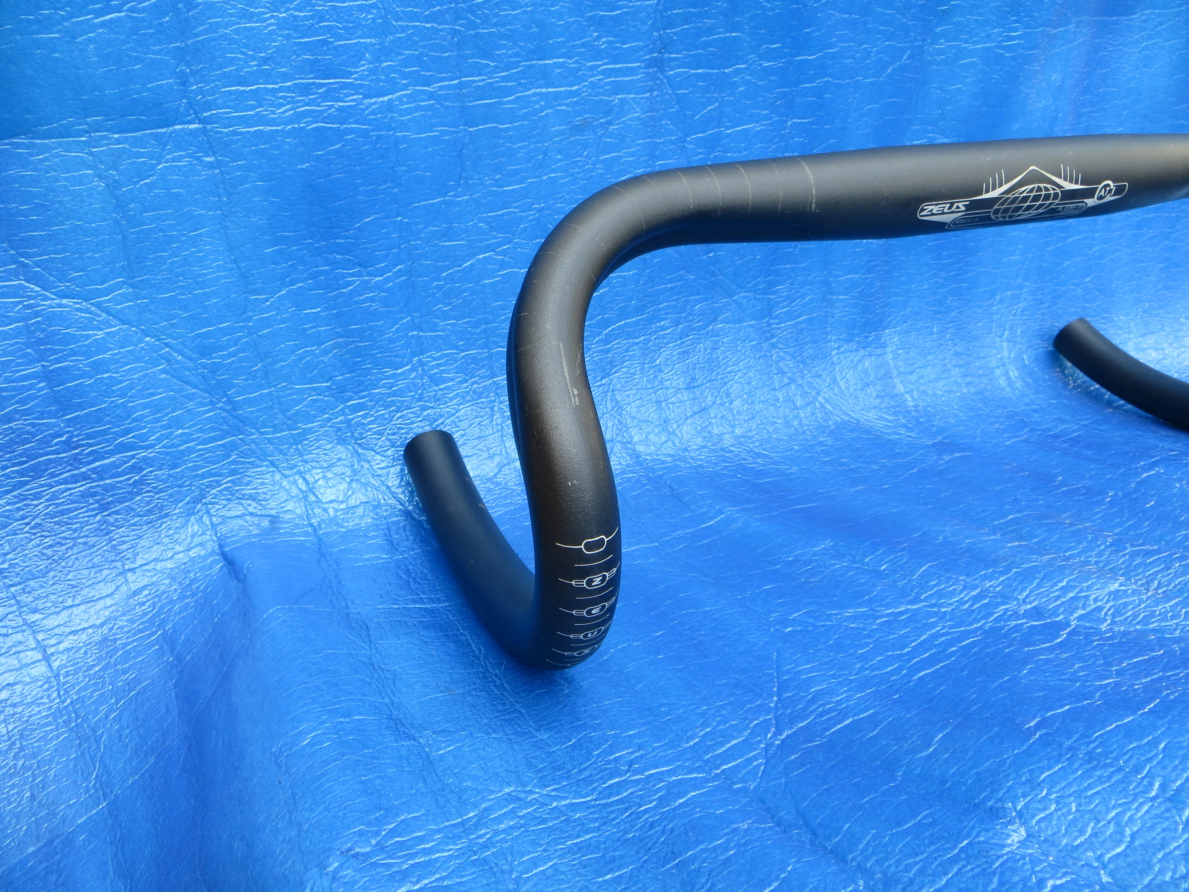 Zeus 400mm Aluminium Handlebar 31.8mm Bar Clamp (25032605) - Image 2