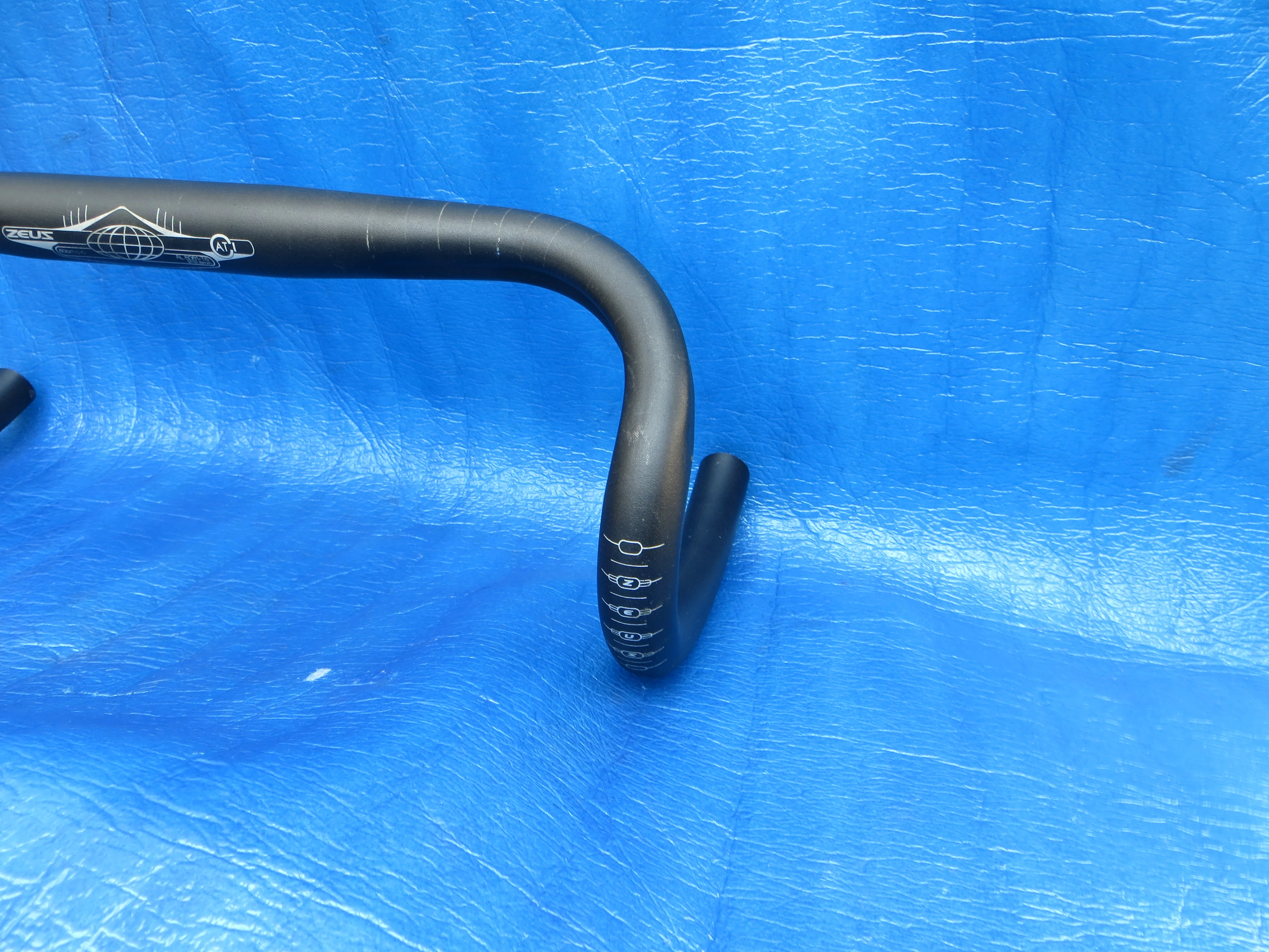 Zeus 400mm Aluminium Handlebar 31.8mm Bar Clamp (25032605) - Image 3